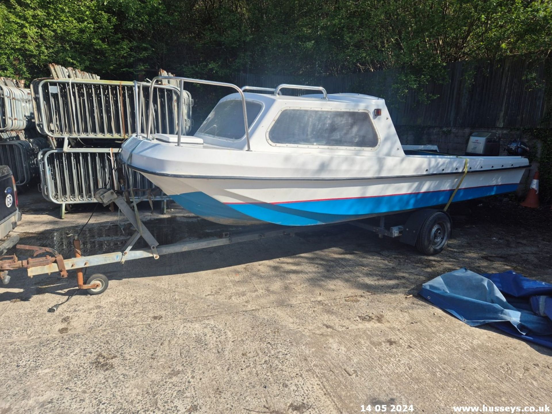 20FT WILSON FLYER C.W SNIPE BREAKBACK TRAILER 75HP 4 CYL CW AUXILLARY 5HP OUTBOARD, ELEC BILGE - Image 3 of 16