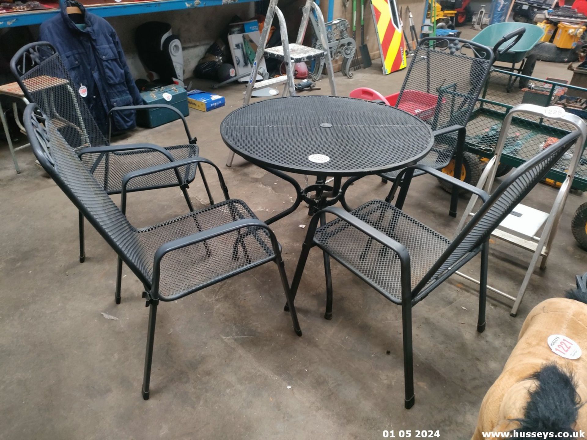 METAL GARDEN TABLE & 4 CHAIRS