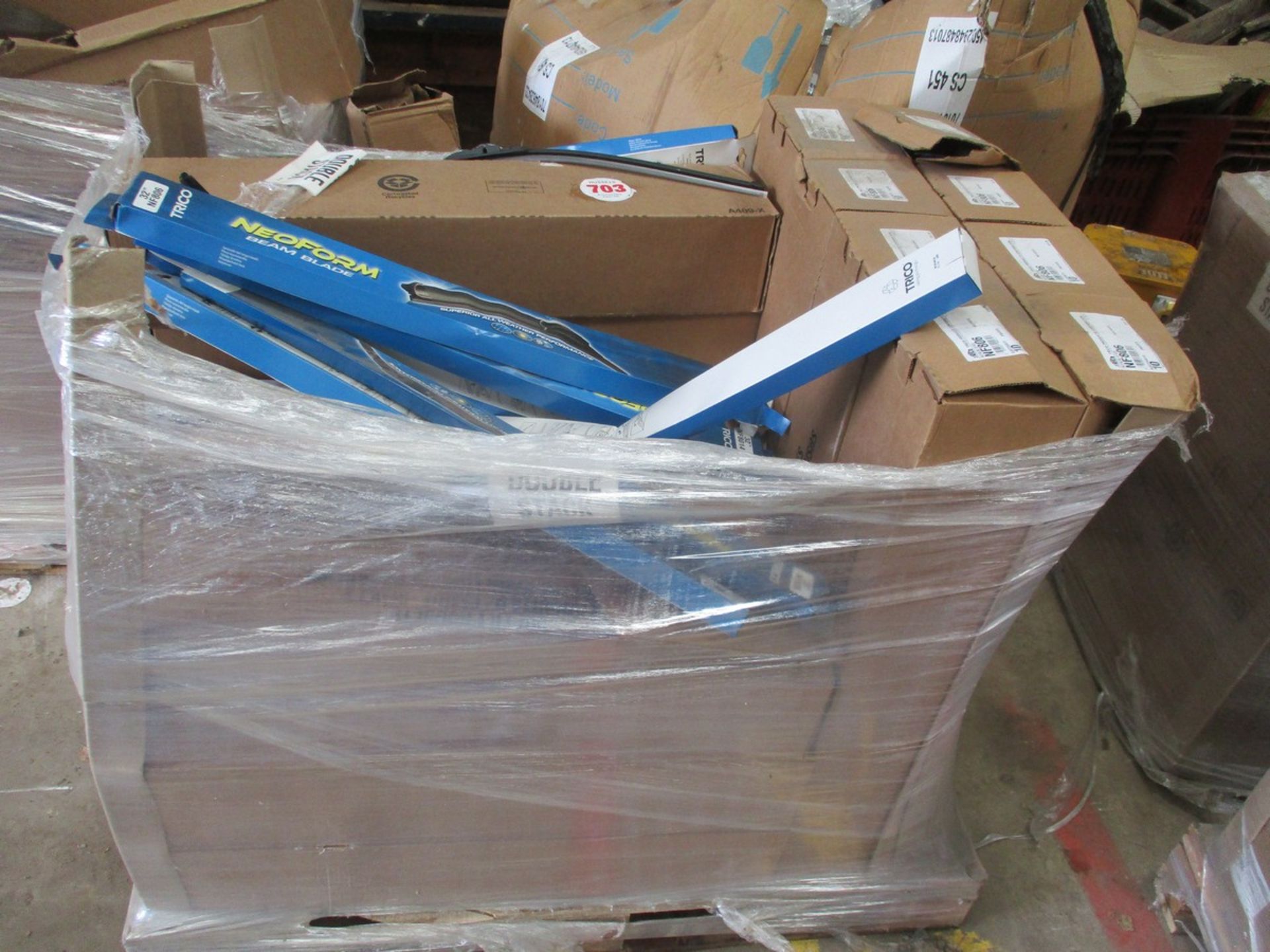 PALLET OF WIPER BLADES 32"