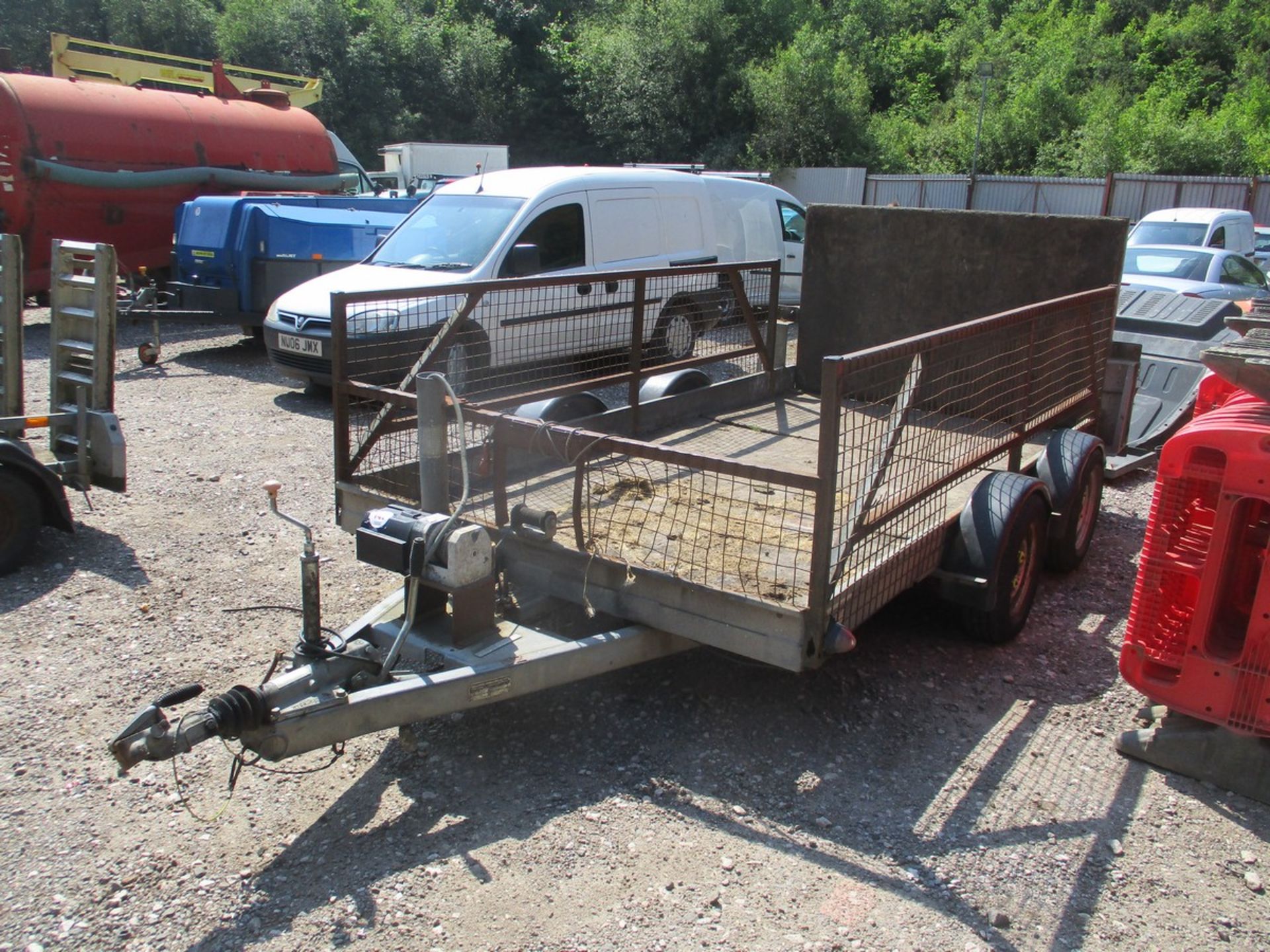HAZELWOOD TWIN AXLE TRAILER C.W WINCH BED APPROX 12X6FT 307097 - Image 2 of 5