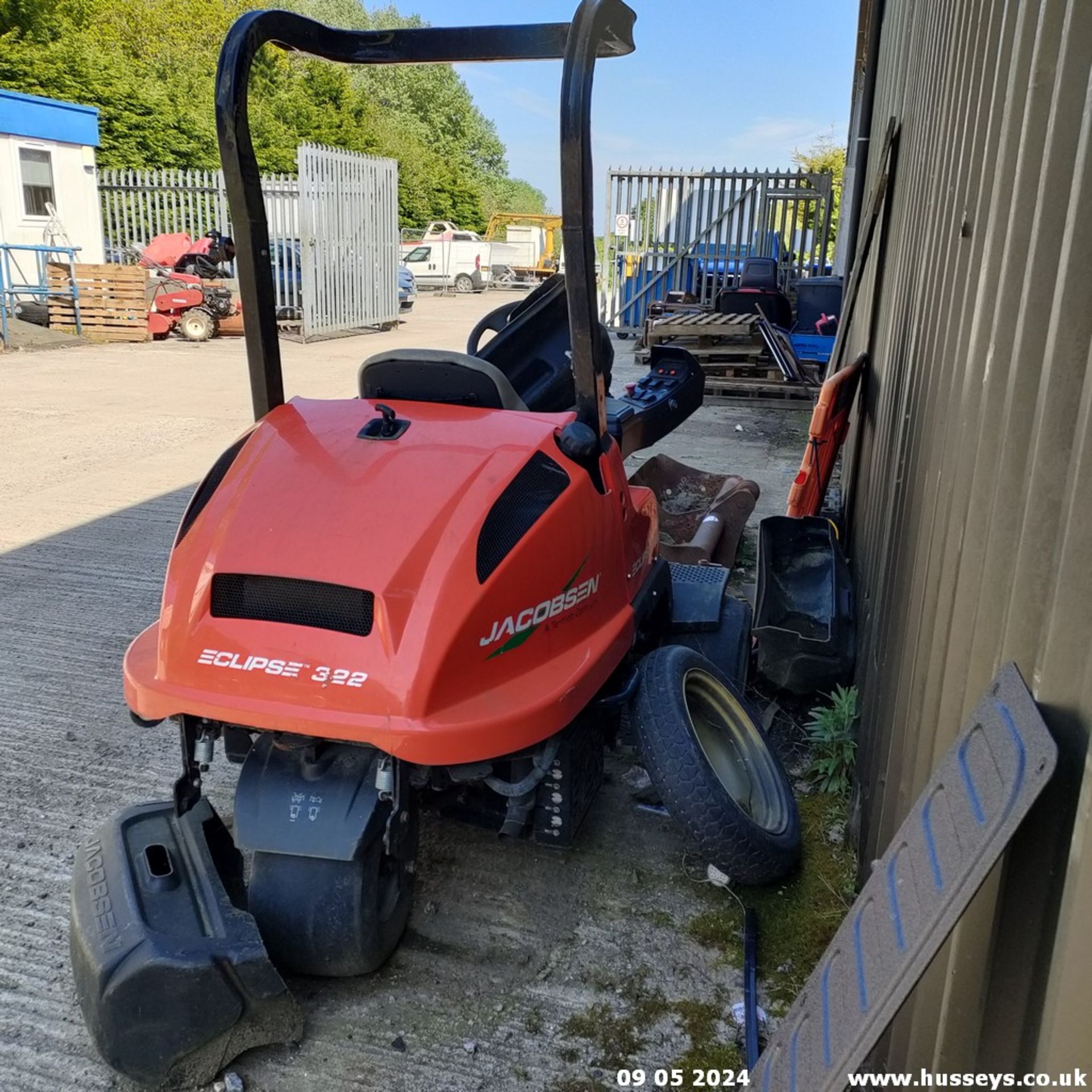 JACOBCEN ECLIPSE 322 TRIPLE MOWER - Image 4 of 4