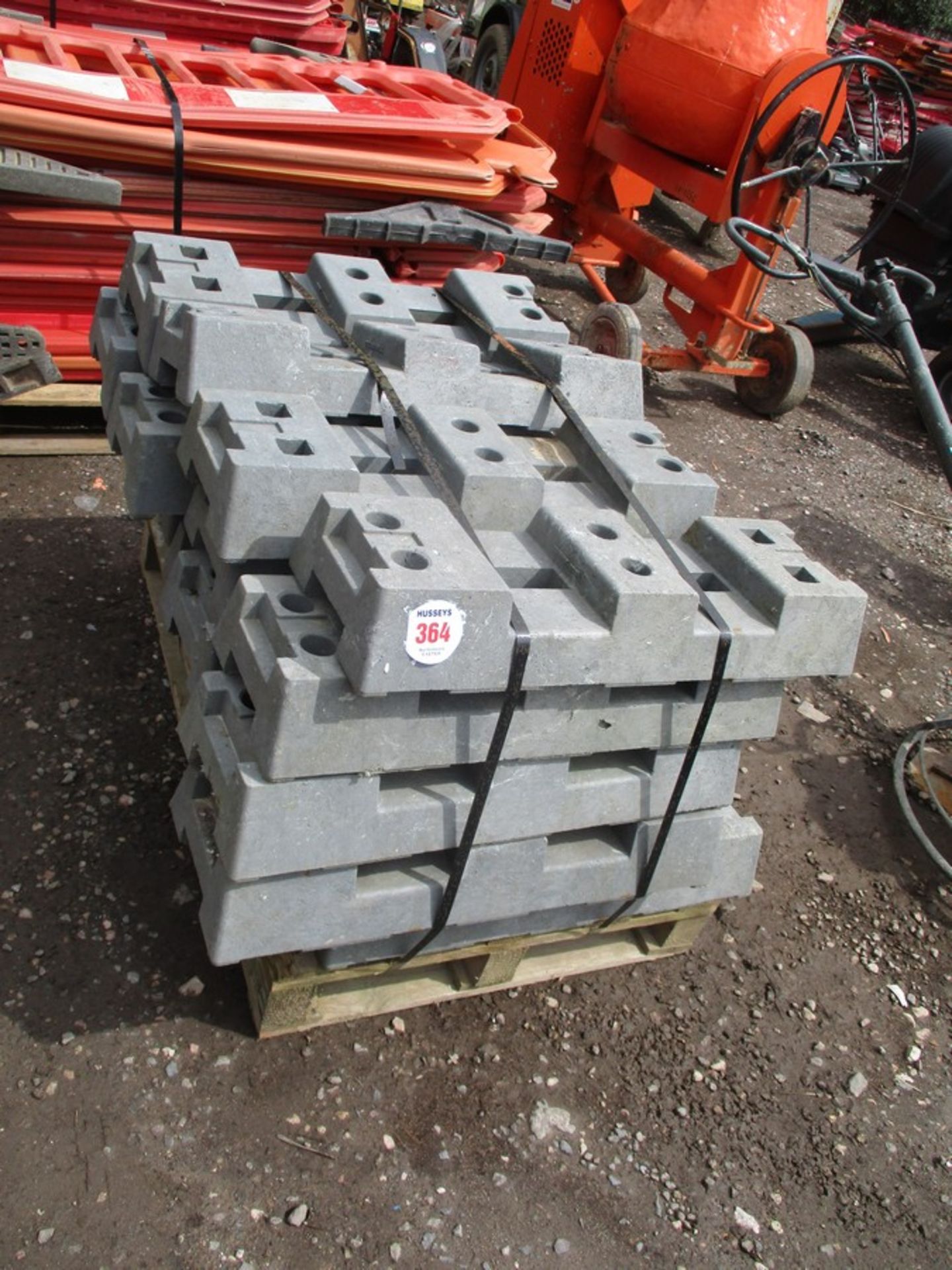 PALLET OF HERRAS FENCE FEET