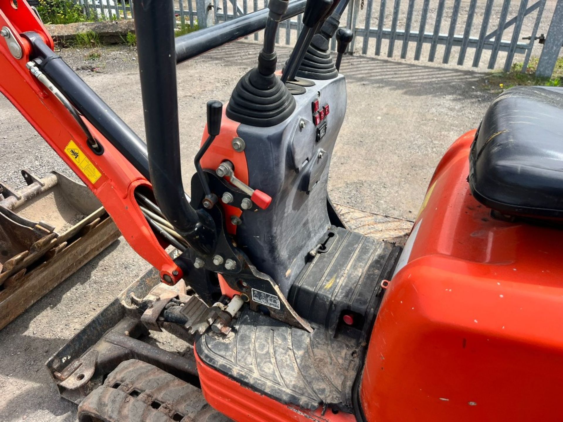 KUBOTA K008 MICRO DIGGER C.W 4 BUCKETS EXPANDING TRACKS 2017 1908HRS RTD - Image 10 of 15