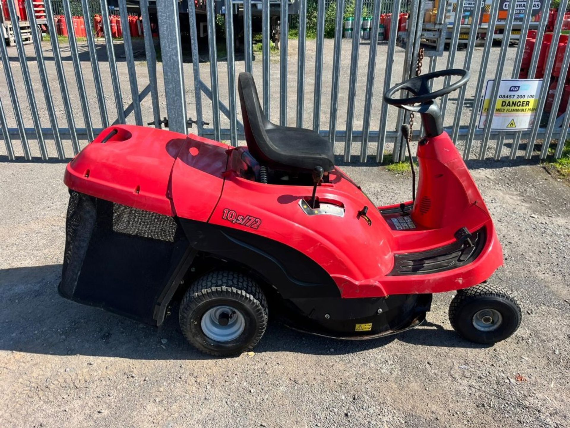 MOUNTFIELD PETROL RIDE ON MOWER - Image 2 of 5