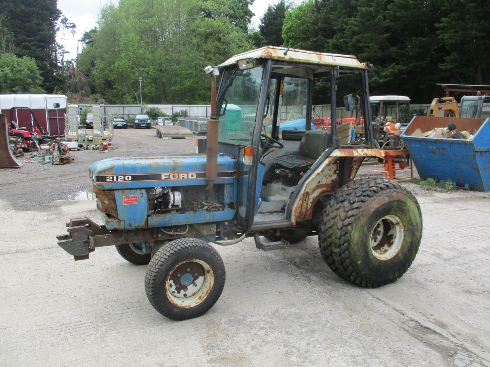 FORD 2120 40HP TRACTOR (NON RUNNER BEEN SAT A WHILE)