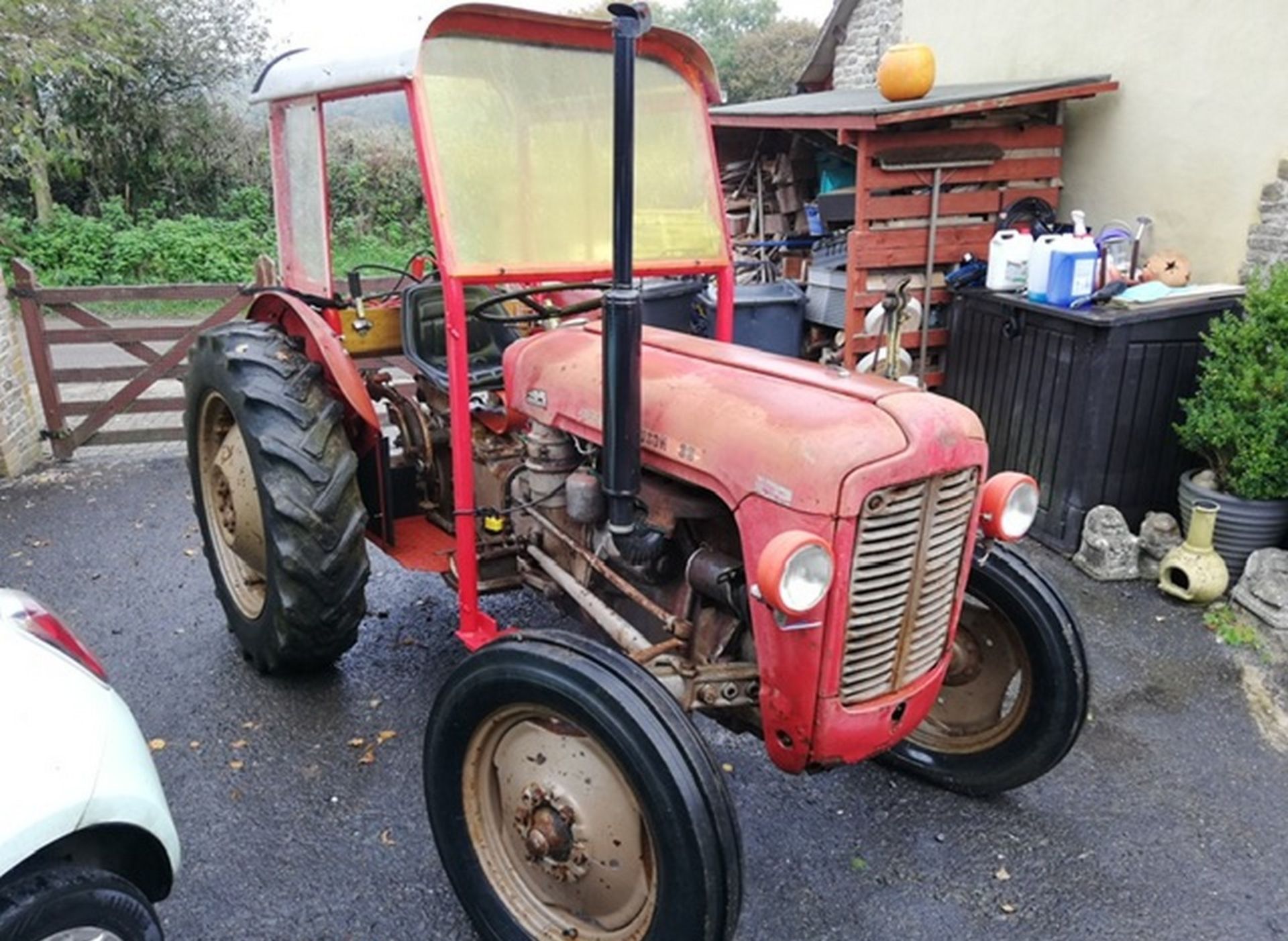 MASSEY FERGUSON 4 CYLINDER TRACTOR - Image 2 of 7