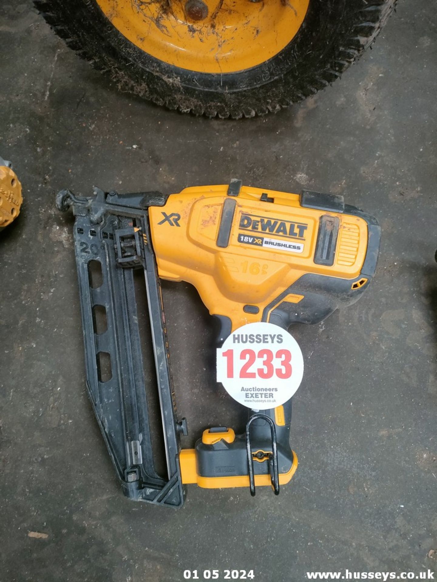 CORDLESS DEWALT NAIL GUN