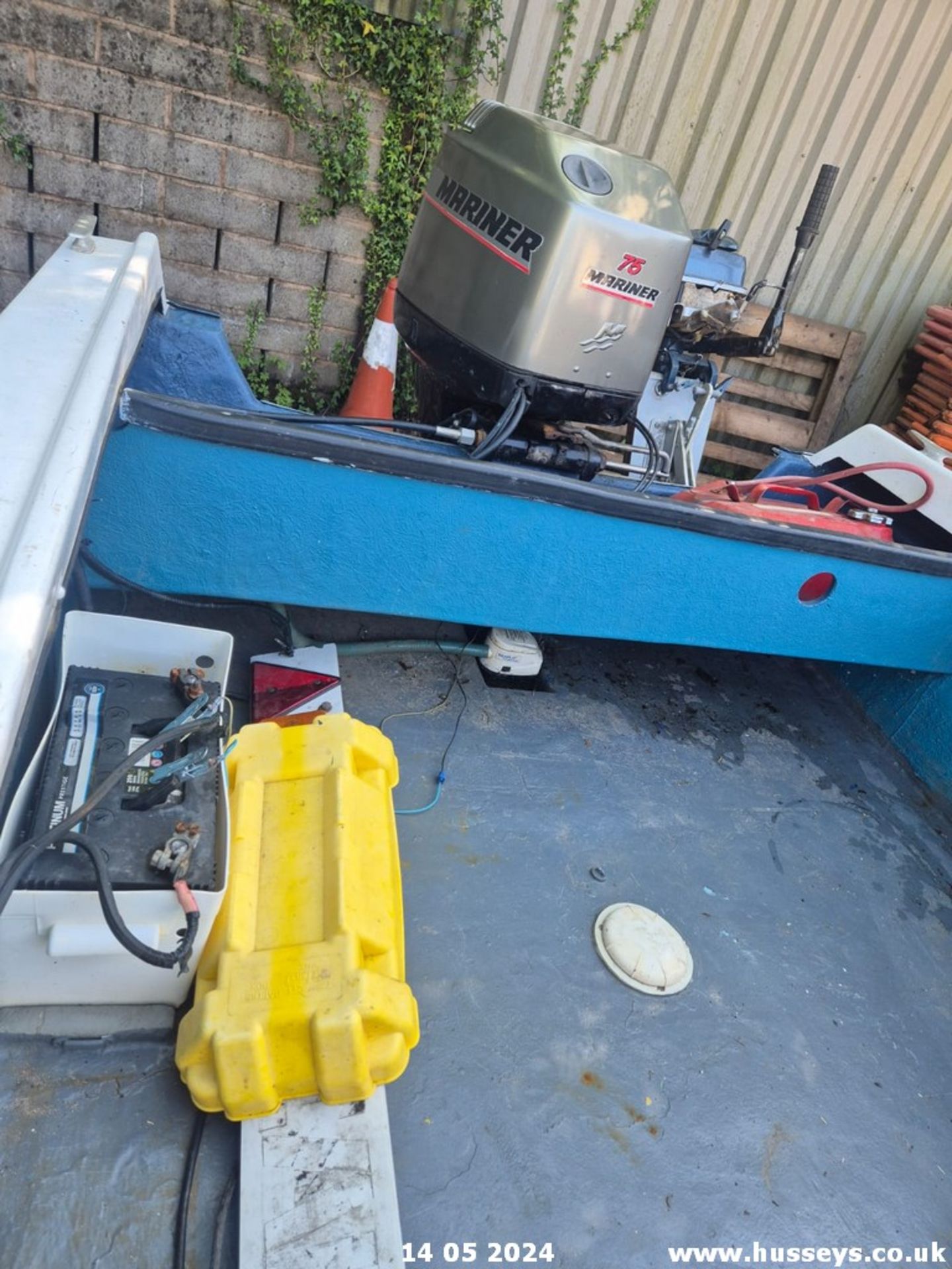 20FT WILSON FLYER C.W SNIPE BREAKBACK TRAILER 75HP 4 CYL CW AUXILLARY 5HP OUTBOARD, ELEC BILGE - Image 11 of 16