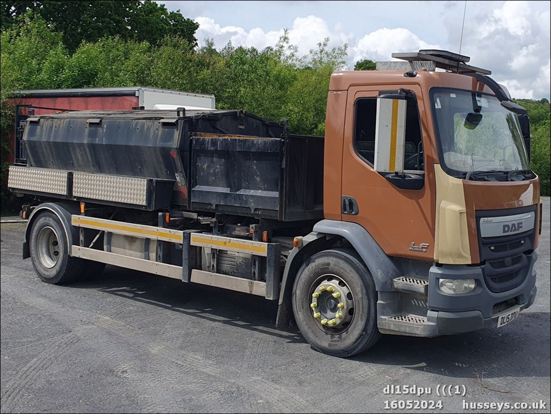 15/15 DAF TRUCKS LF - 6700cc 2dr (Brown/cream)