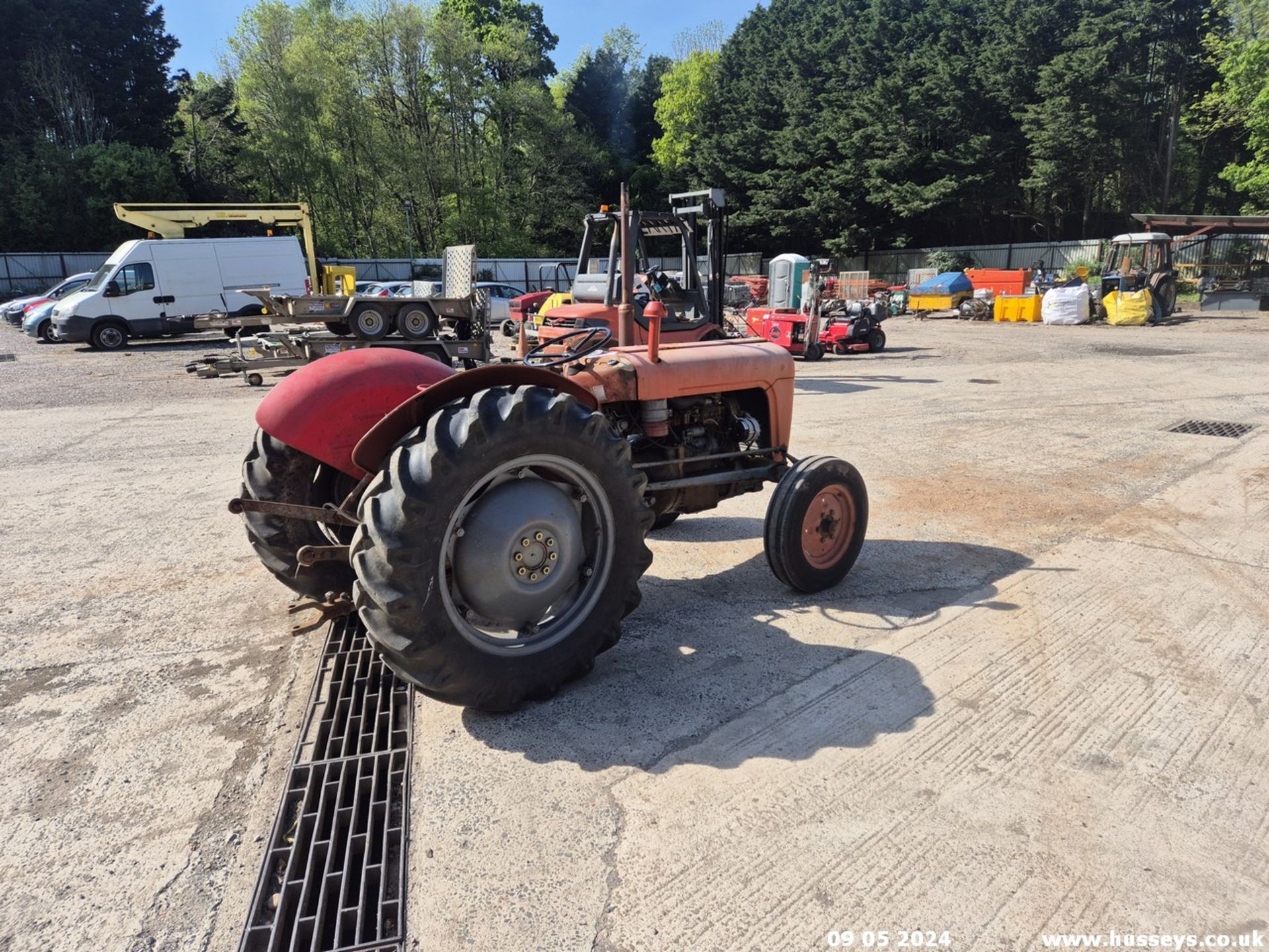 MASSEY FERGUSON 35 3 CYLINDER TRACTOR - Image 5 of 6