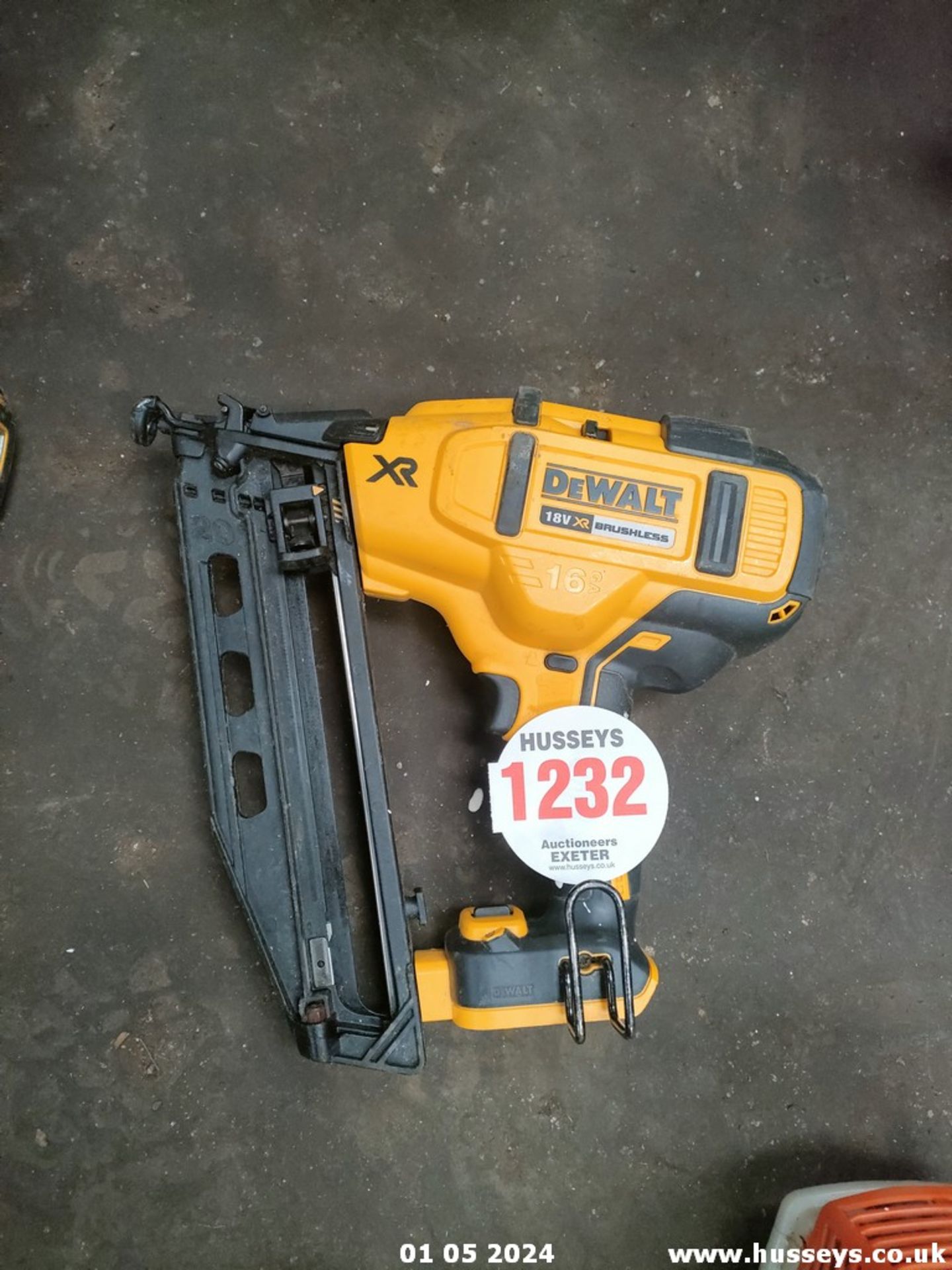 CORDLESS DEWALT NAIL GUN