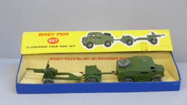 A Dinky Toys 697 25 Pounder Gun set, boxed