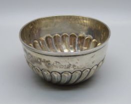 A Victorian silver bowl with fluted detail, London 1892, 47g, diameter 85mm
