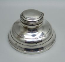 A capstan inkwell, Birmingham 1918, diameter of base 73mm