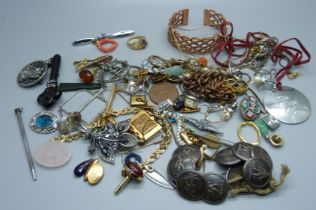 A set of buttons, W. Dowler, Birmingham, rings, cufflinks, bangle and other jewellery