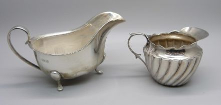 A silver sauce boat and a Victorian silver cream jug, 155g