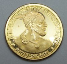 A Lesotho 1966 Independence 1 Maloti gold coin, limited edition of 3500, .917 gold fineness, 3.9g