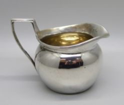 A Victorian silver jug, London 1886, 61g