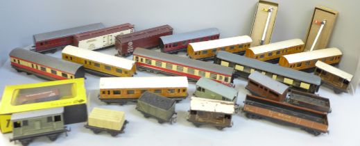 Assorted 00 gauge model rail including Trix and two signals
