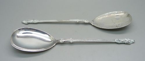 A pair of Victorian silver apostle serving spoons, 110g, 21cm