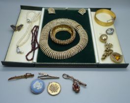 A boxed stone set bracelet, earrings and necklace set, a pearl necklace, a 9ct gold plated bangle, a