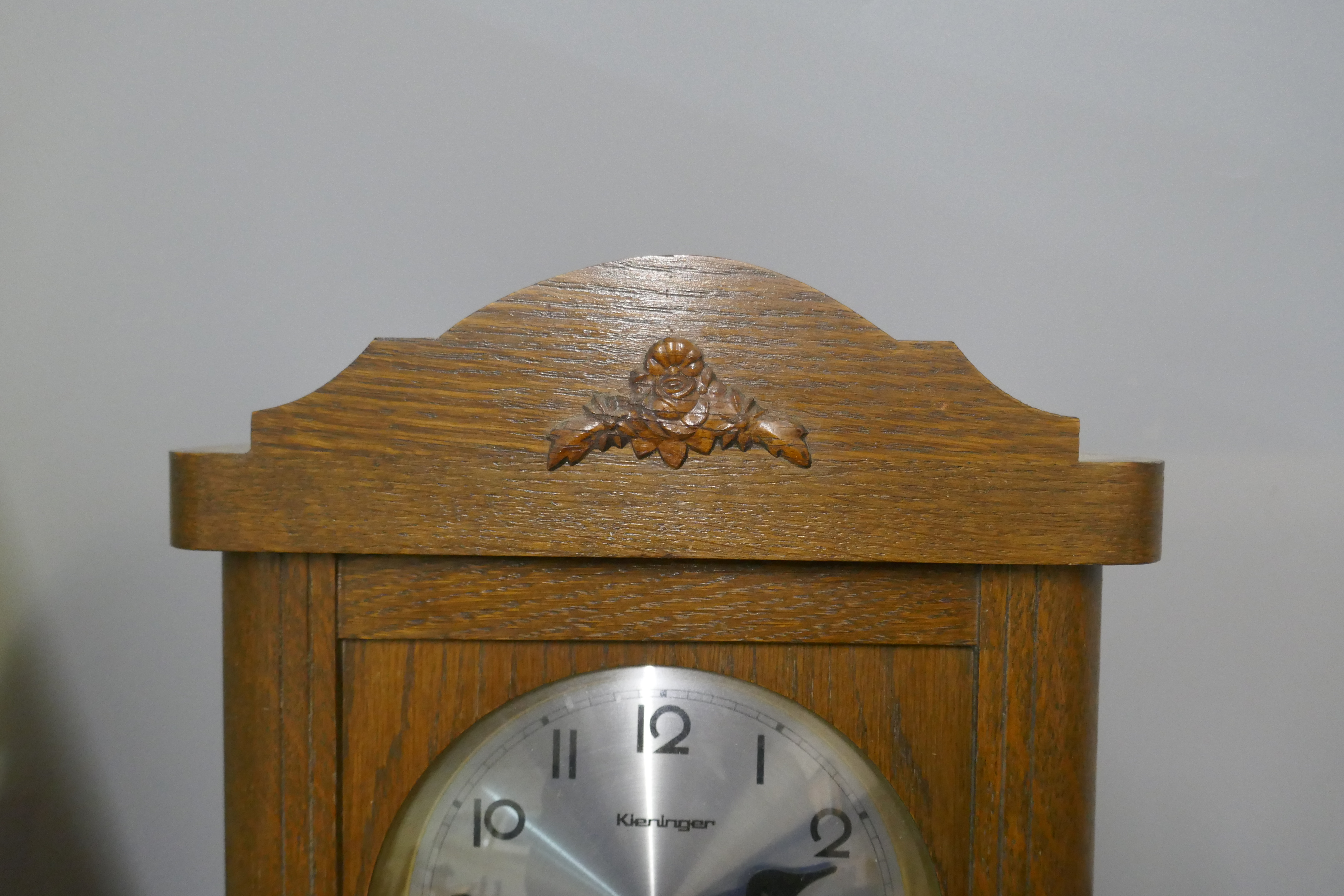 A German wooden cased wall clock and a mantel clock - Bild 3 aus 4