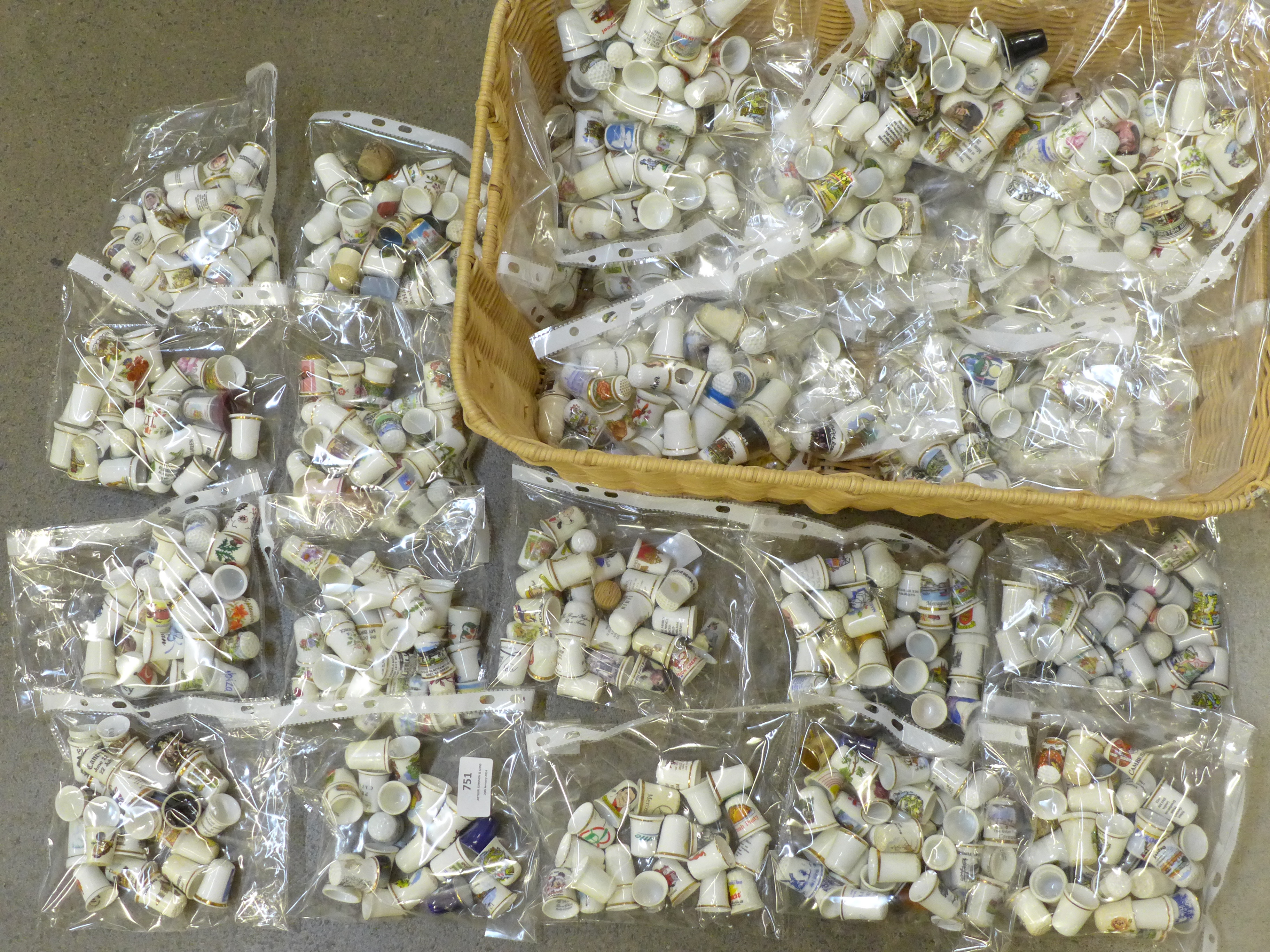 A collection of approximately 1,000 thimbles