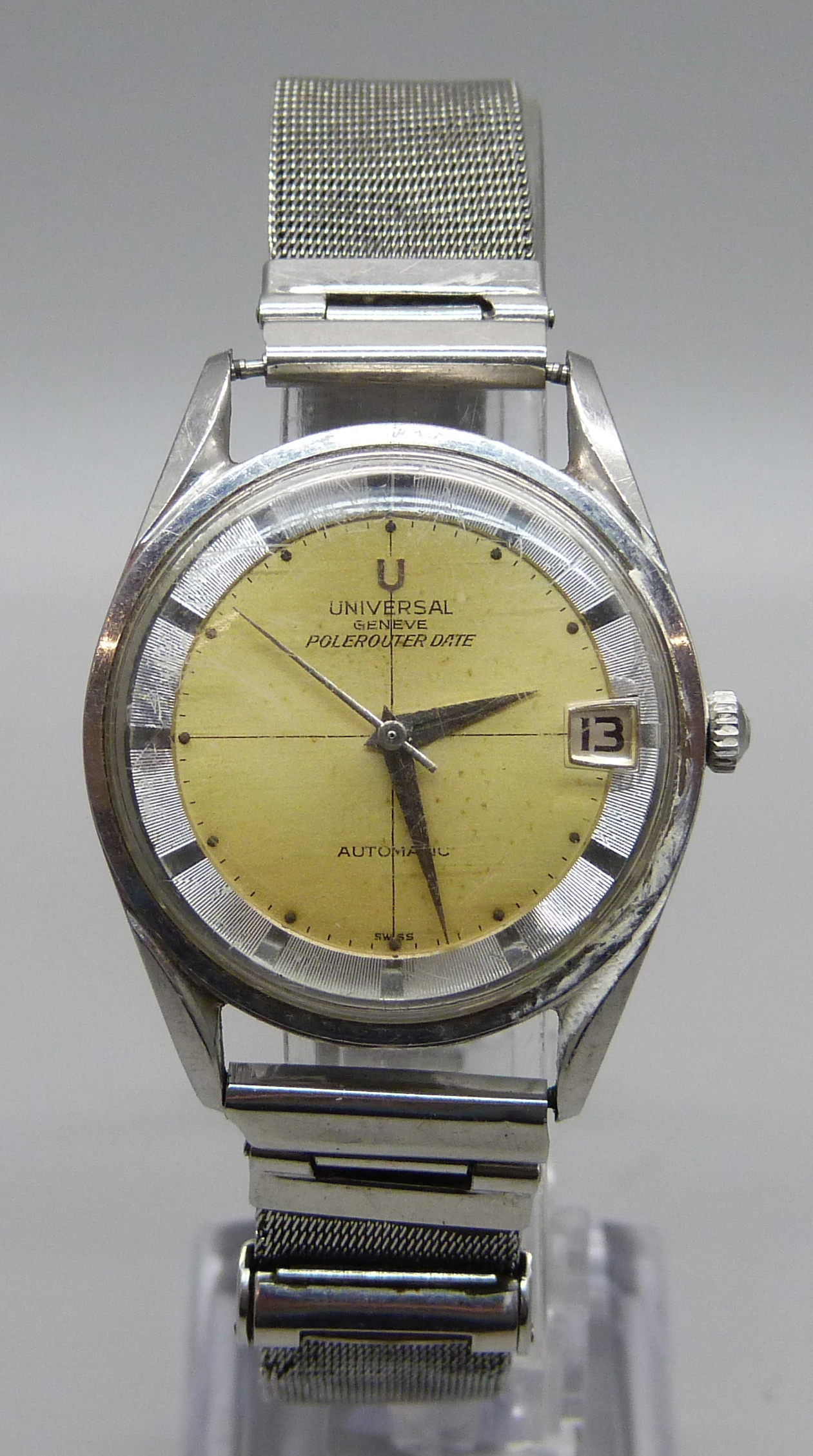 A gentleman's vintage Universal Polerouter Date automatic wristwatch, 32mm case