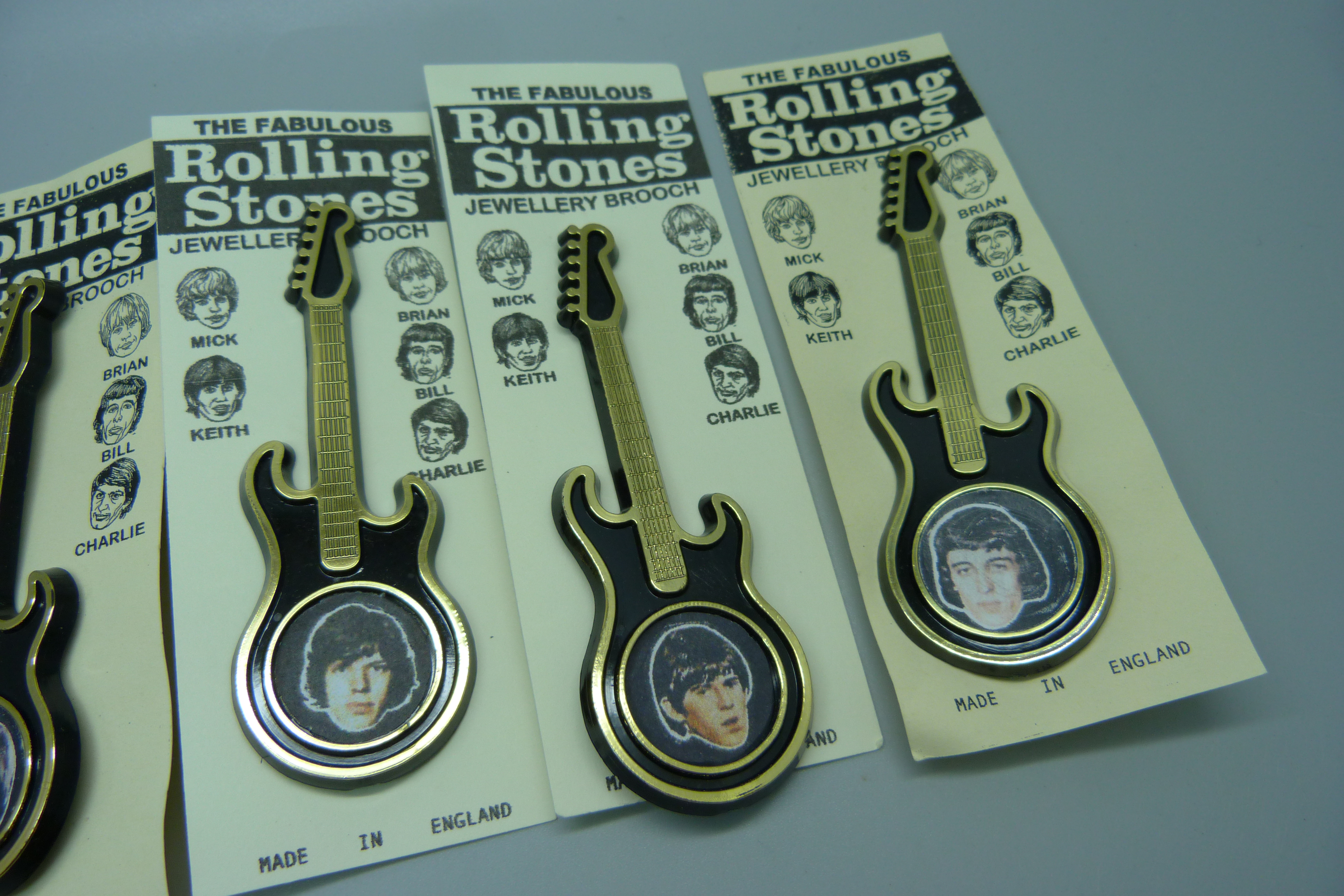 Five Rolling Stones guitar brooches - Image 3 of 3