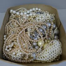 Assorted faux pearl necklets, etc.