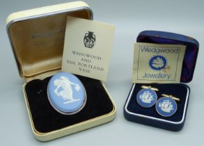 A Wedgwood brooch and a pair of Wedgwood cufflinks, boxed