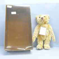 A Steiff limited edition British Collector's 1906 replica Teddy bear, boxed (yellowing to lid)