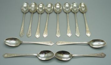 A set of twelve silver tea spoons, Sheffield 1907, 186g