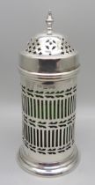 An Edwardian silver shaker with green glass liner, Chester 1909, 67g
