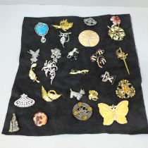 Twenty-five costume brooches