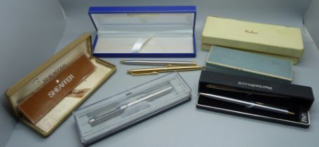 Assorted pens including Parker
