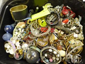 A tub of costume jewellery