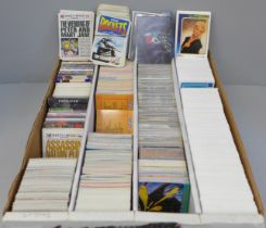 A large collection of USA/UK trade cards covering many themes from 1970s onwards, over 3000 cards,