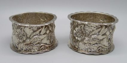 A pair of Victorian silver napkin rings, Birmingham 1898, 62g