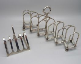 A silver toast rack, Birmingham 1921, 41g, and a plated extending toast rack