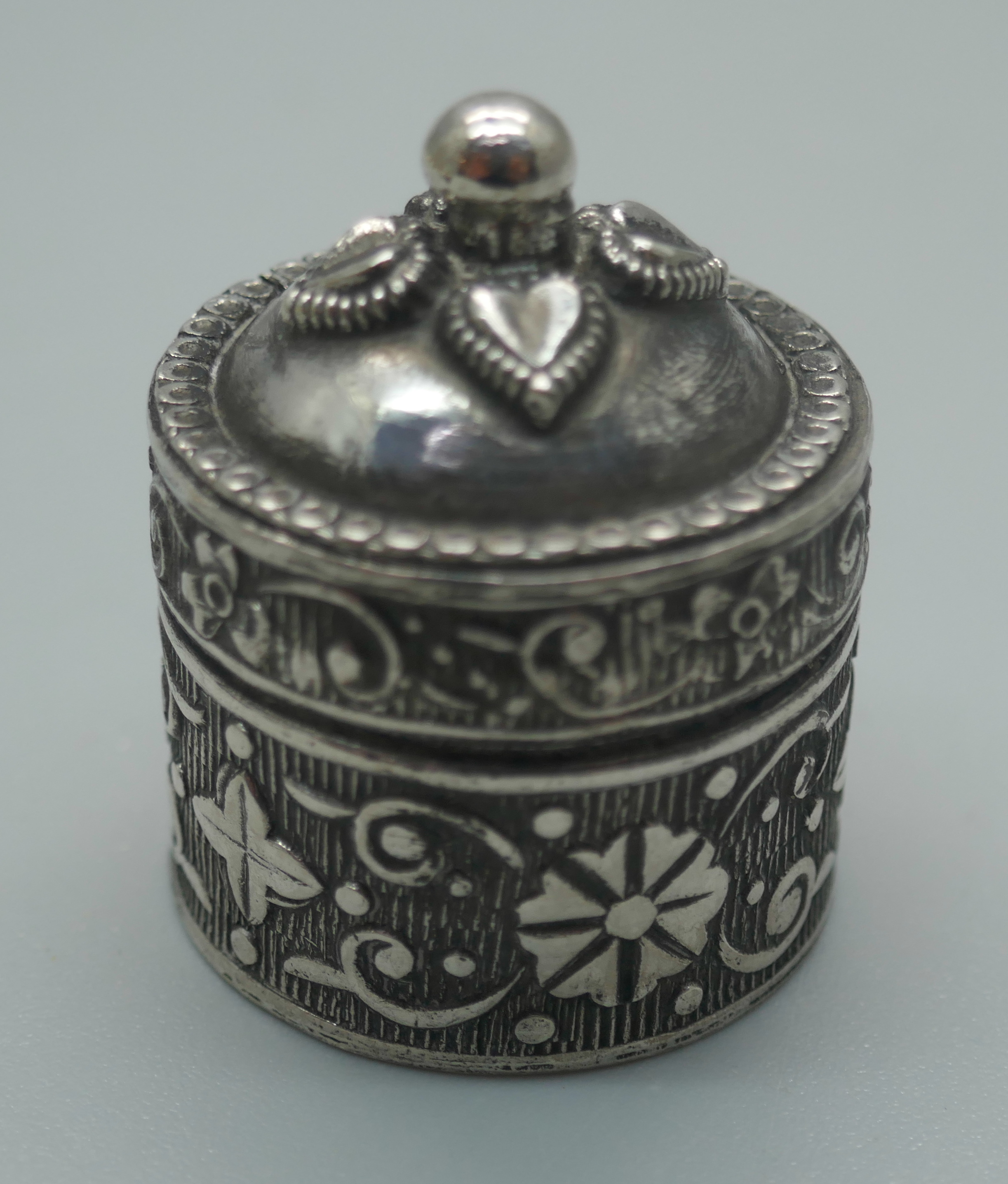 An embossed Ottoman silver dish and an embossed pill box, 49g - Image 2 of 4