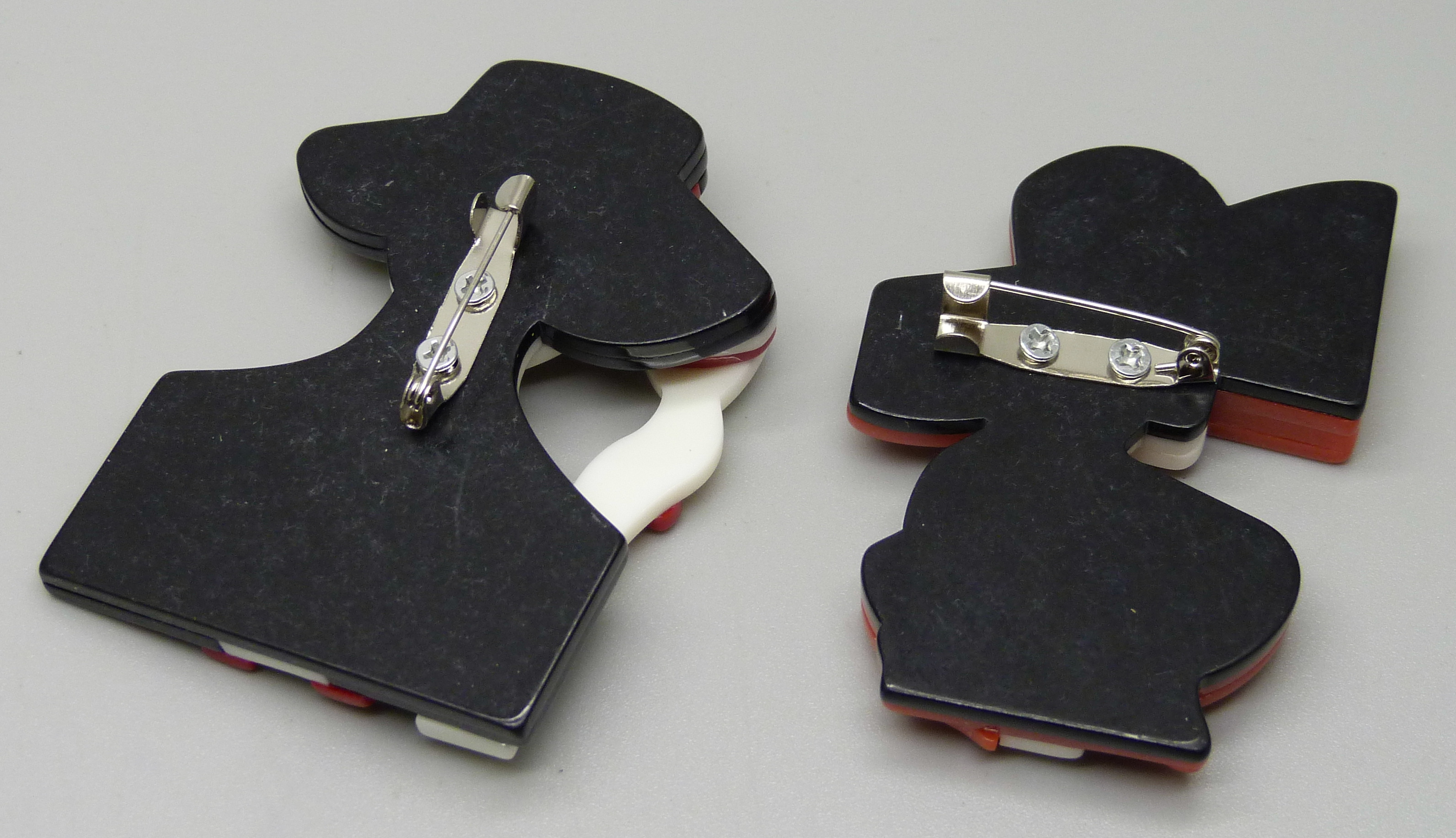 Two Art Deco style plastic brooches - Image 2 of 2