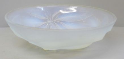 A French glass bowl, G. Vallon, 23.5cm diameter