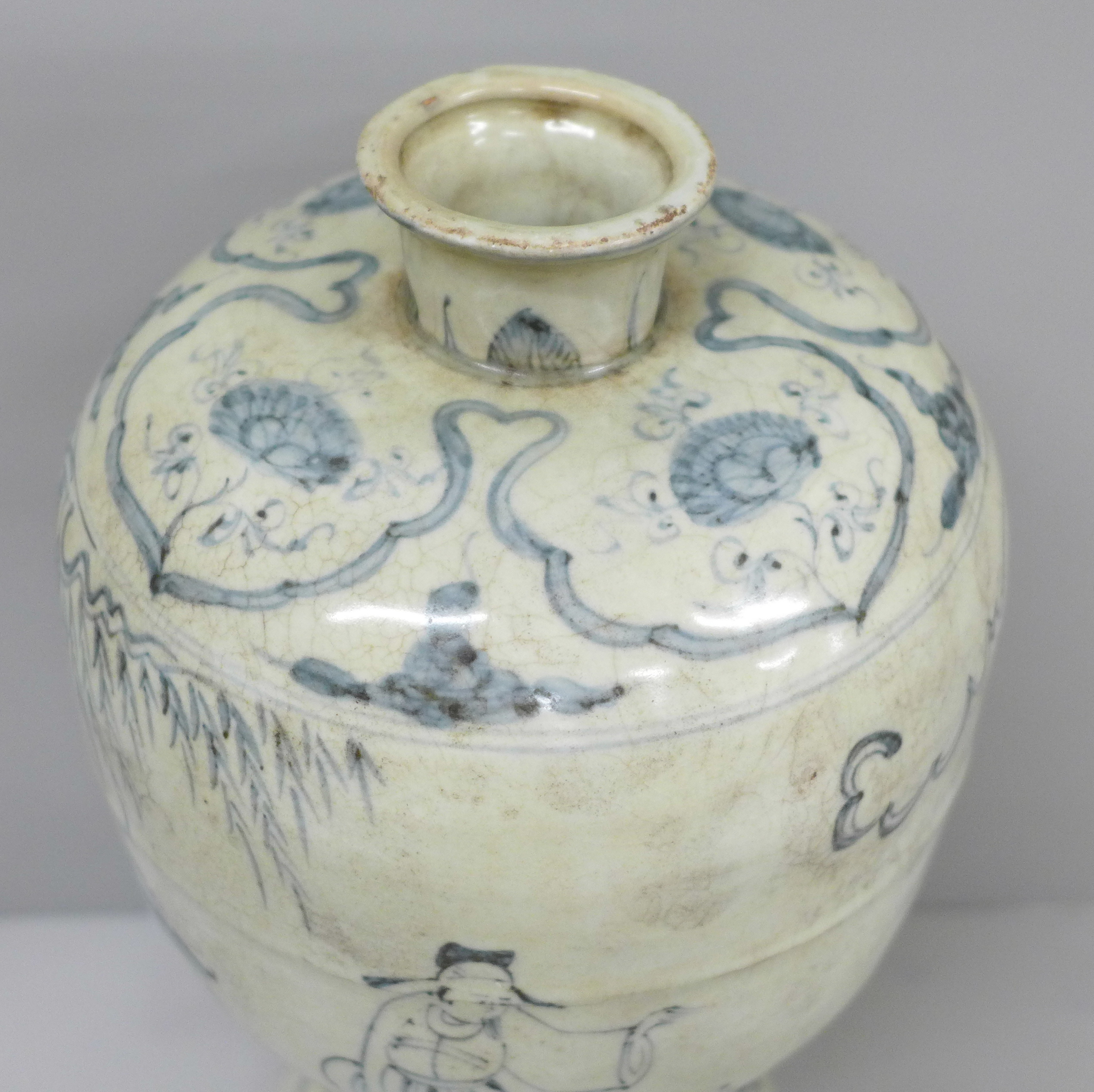 A Chinese 18th Century blue and white bottle vase, 25cm - Bild 5 aus 6