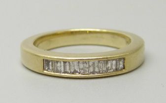 A 9ct gold and diamond ring, 3.4g, I