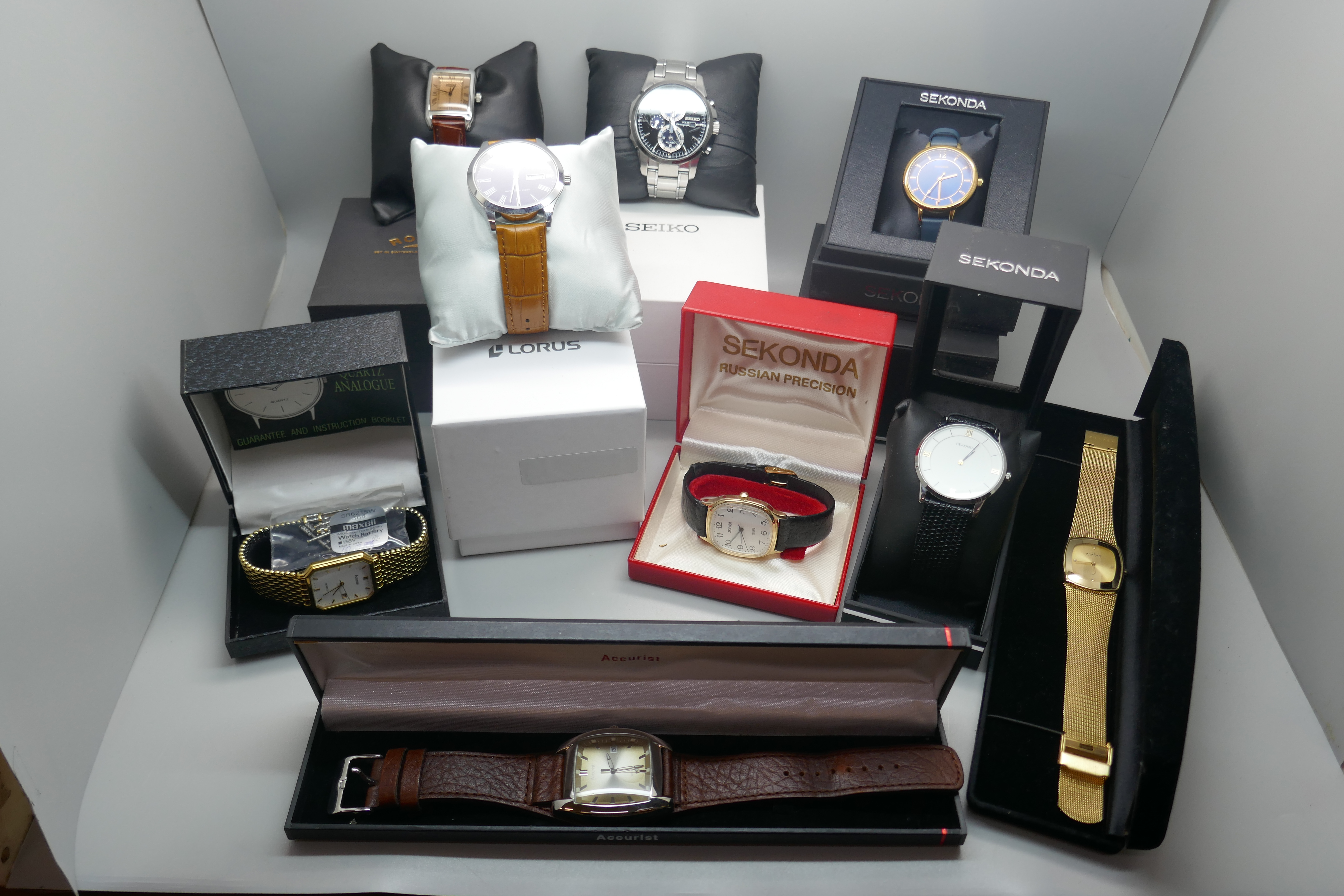 A collection of gentleman's wristwatches including Accurist, Rotary, Sekonda, Seiko Solar - Image 2 of 2