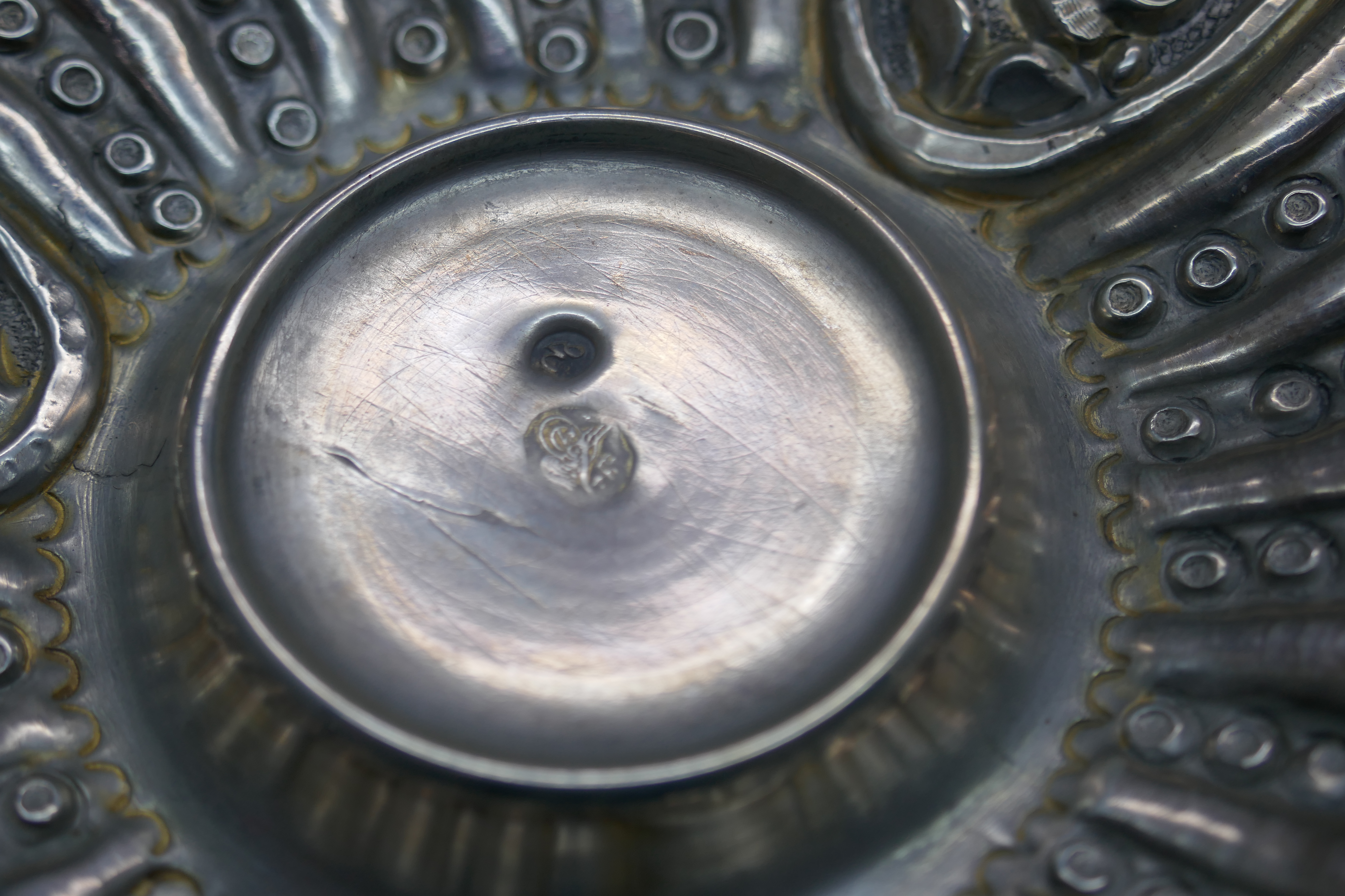 An embossed Ottoman silver dish and an embossed pill box, 49g - Image 4 of 4