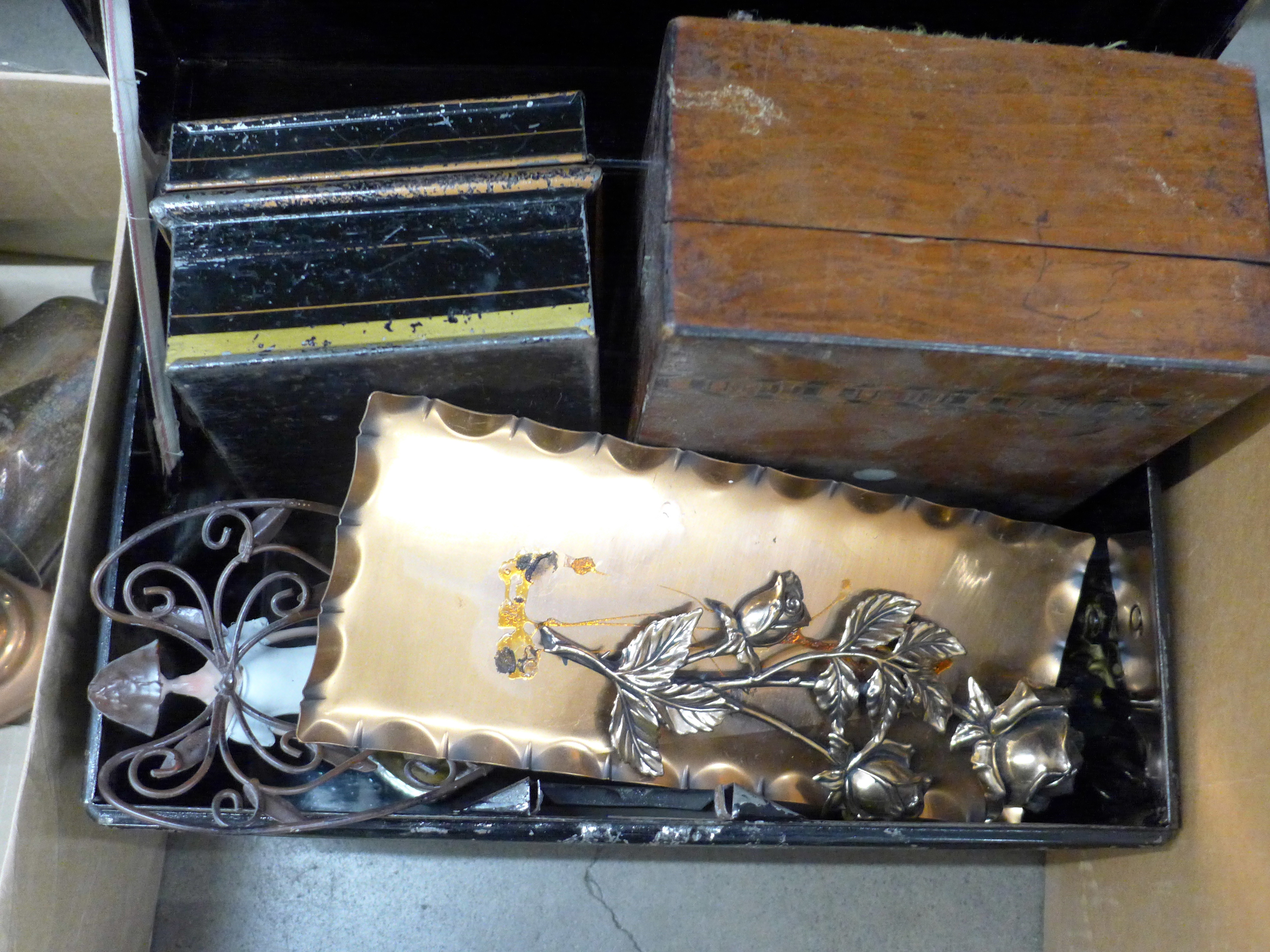 Three boxes of metalware tins, kettles, a radio, etc. **PLEASE NOTE THIS LOT IS NOT ELIGIBLE FOR - Image 3 of 5