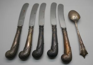 A silver spoon, 25g and five silver handled pistol grip knives