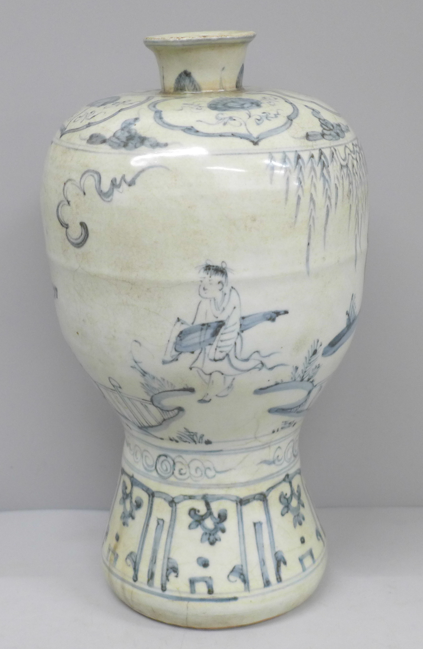 A Chinese 18th Century blue and white bottle vase, 25cm - Bild 2 aus 6